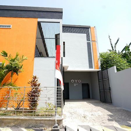 Oyo 1316 Mentari Family Homestay Probolinggo Bagian luar foto