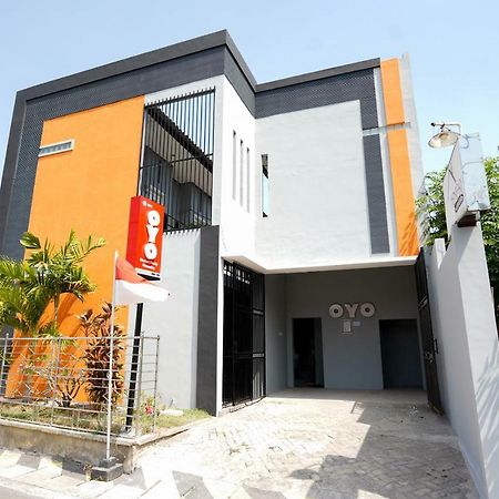 Oyo 1316 Mentari Family Homestay Probolinggo Bagian luar foto