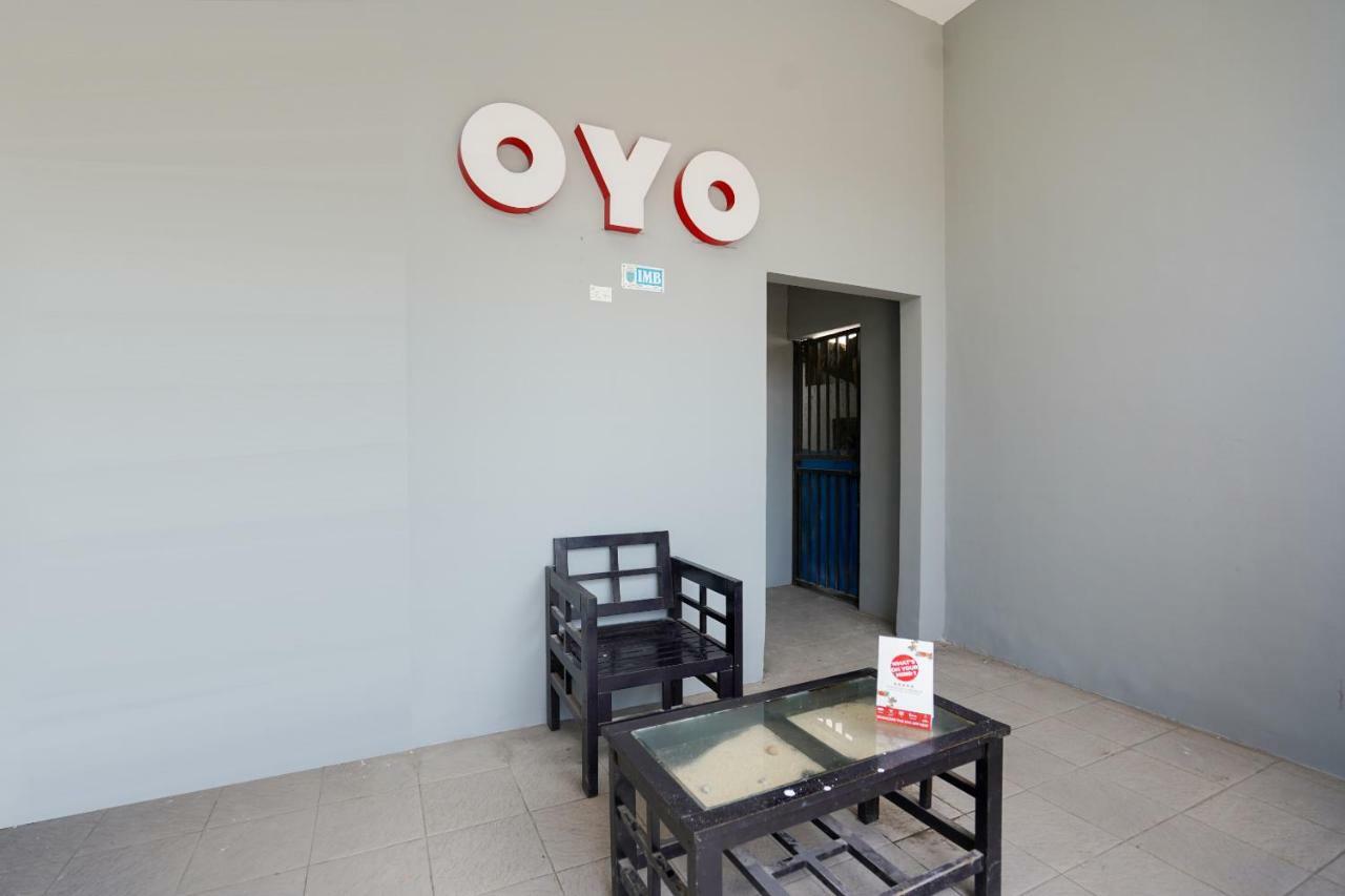 Oyo 1316 Mentari Family Homestay Probolinggo Bagian luar foto