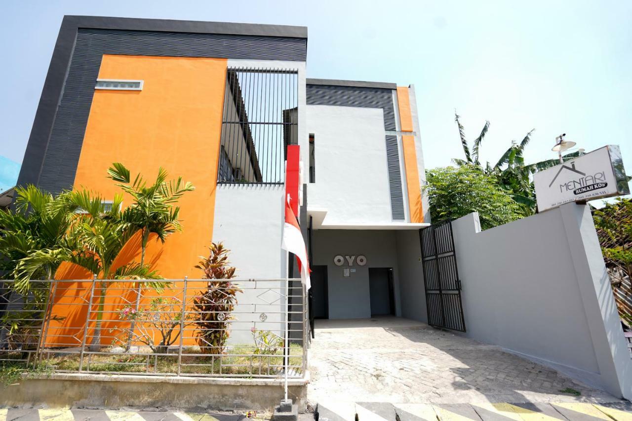 Oyo 1316 Mentari Family Homestay Probolinggo Bagian luar foto