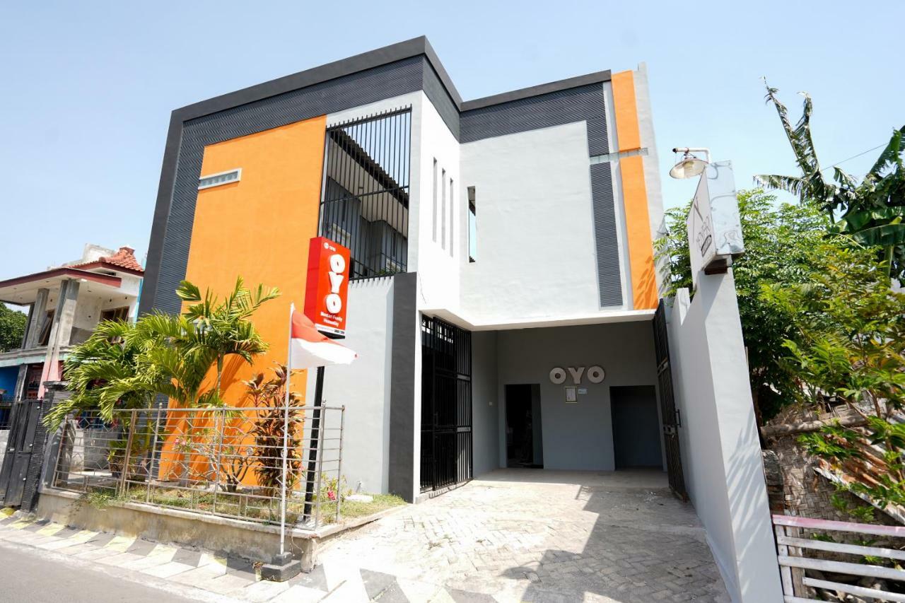 Oyo 1316 Mentari Family Homestay Probolinggo Bagian luar foto
